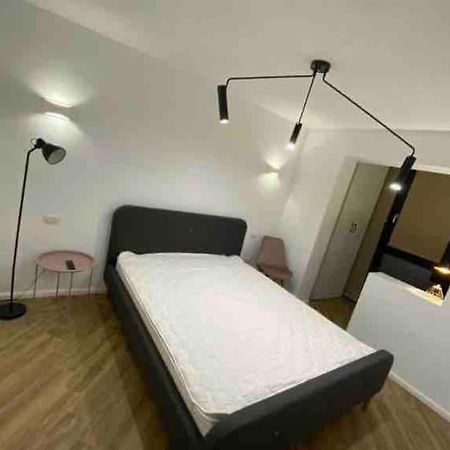 Enescu Flat Appartement Suceava Buitenkant foto